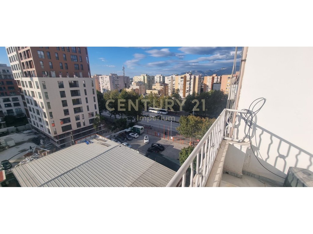 2+1 apartment with separate kitchen and 2 balconies for RENT – Laprakë, Tirana