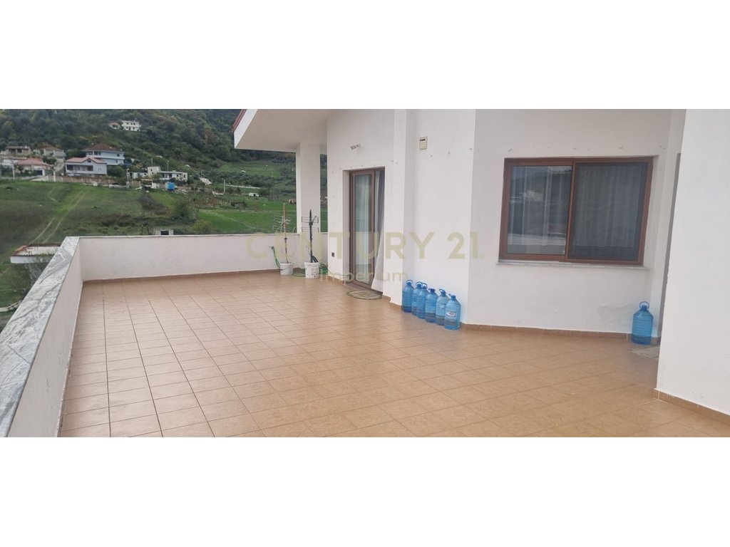 3-Story Villa with Warehouse in Prush!