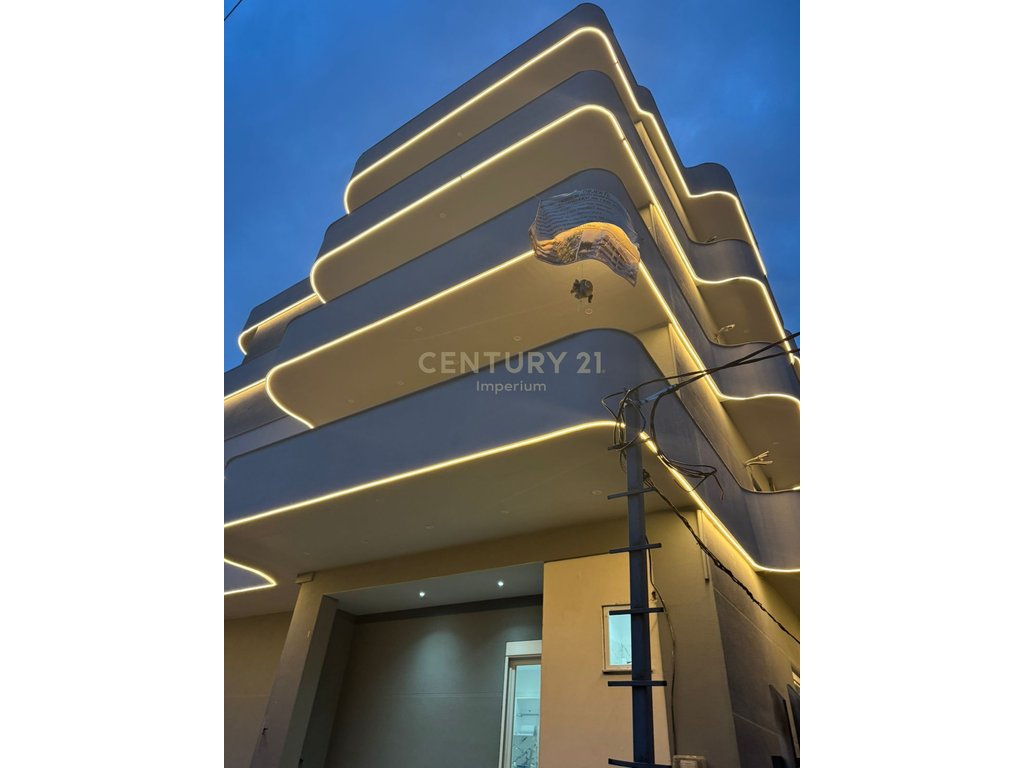 1+1 apartment with a balcony in Kodra e Priftit!