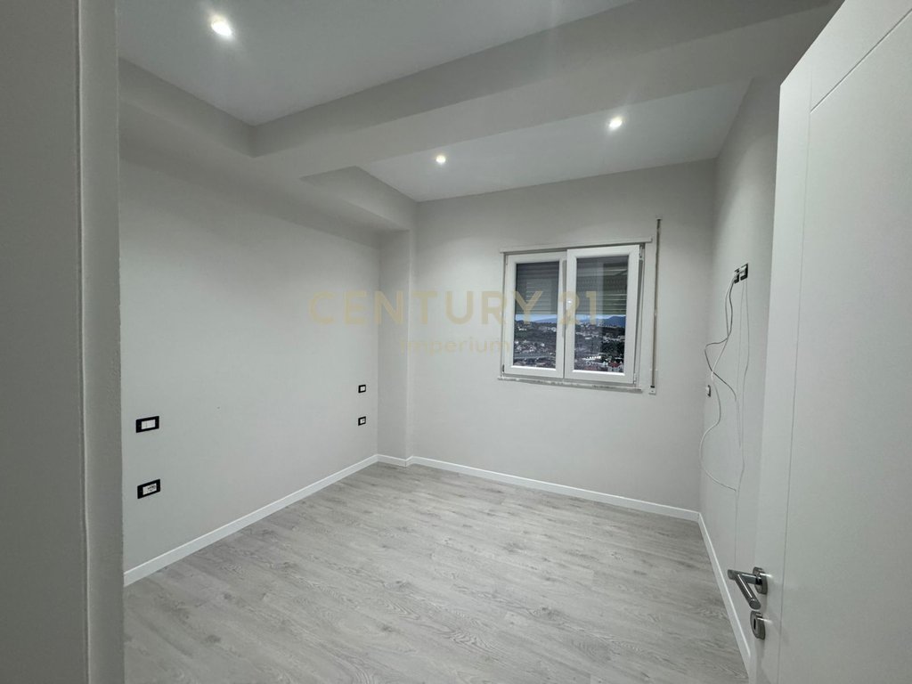 Apartment 1+1 with Veranda in Kodra e Priftit – For Rent