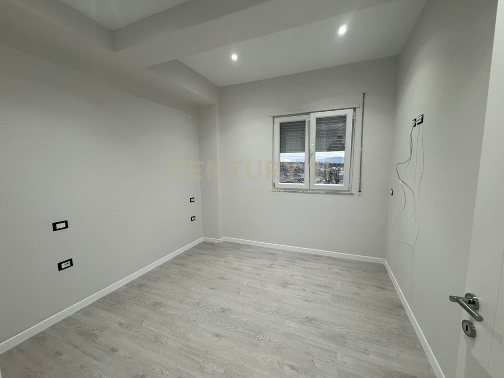 2+1 Apartment for Rent with Veranda – Kodra e Priftit