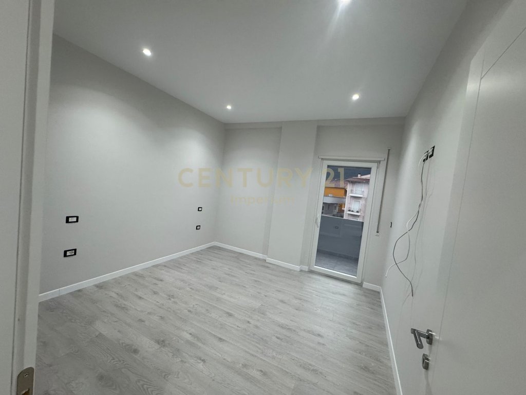 1+1 Apartment with Veranda in Kodra e Priftit – For Rent