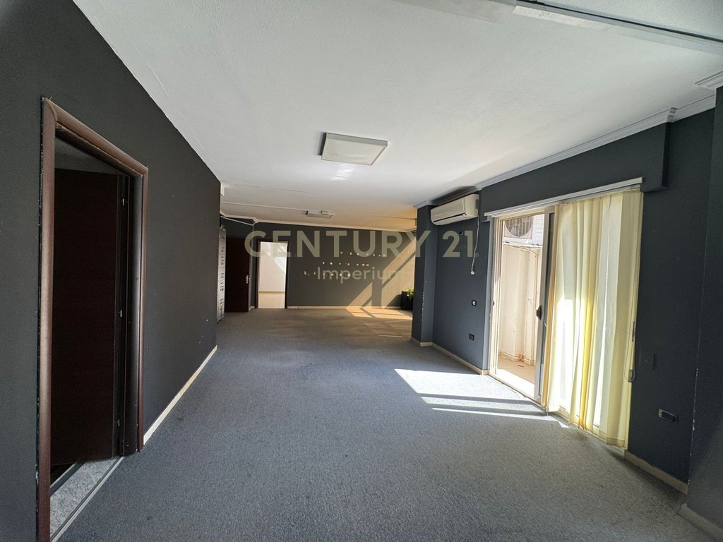 Ambient Open Space 585 m² for Rent – Globe