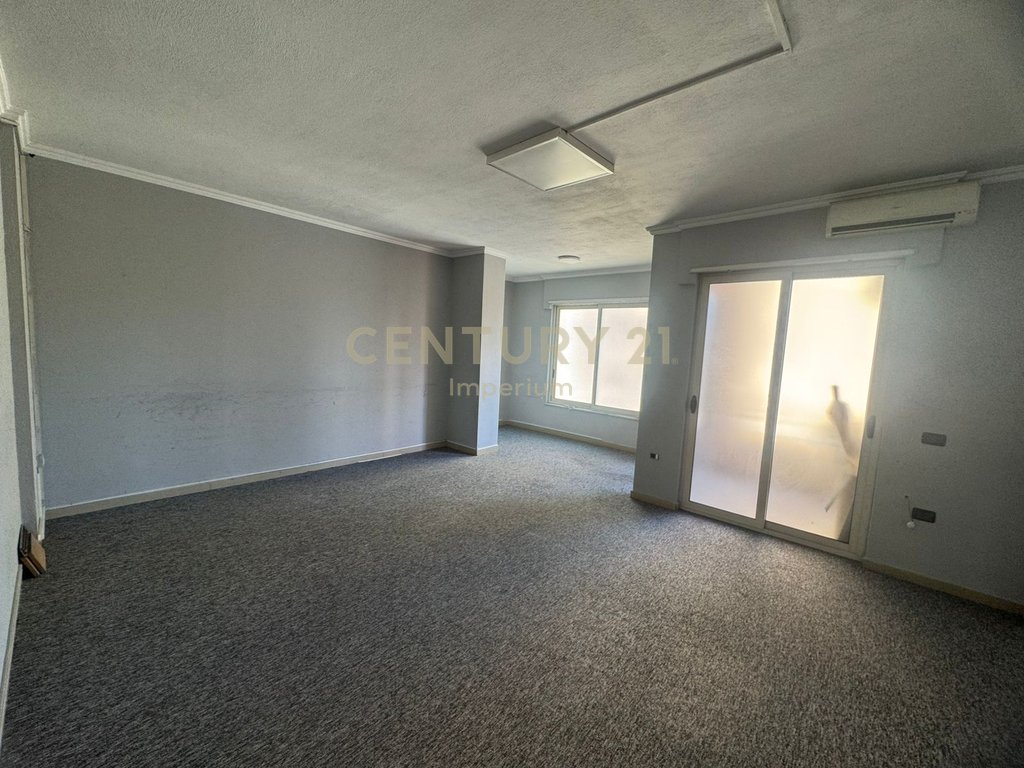Ambient Open Space 585 m² for Rent – Globe