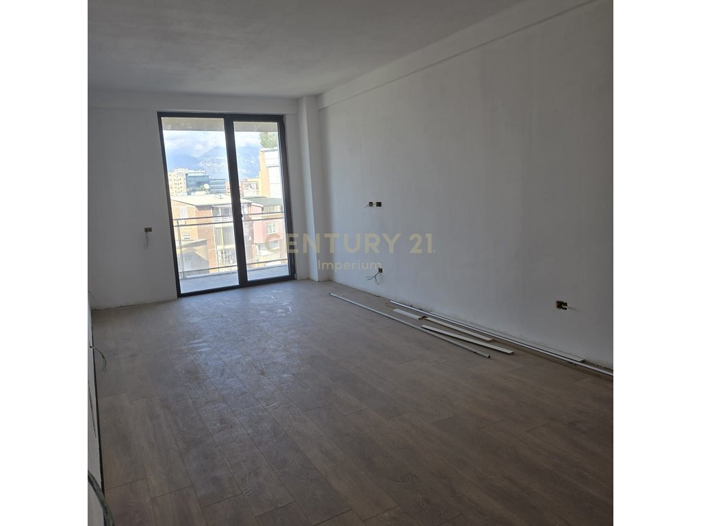 Apartment 2+1+2 with Parking Space included for rent – Ideal for Offices/ Various Businesses