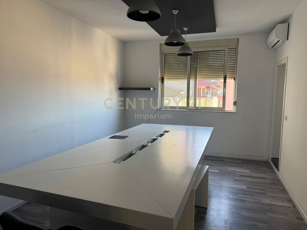 Office for rent opposite the Delijorgji Complex!