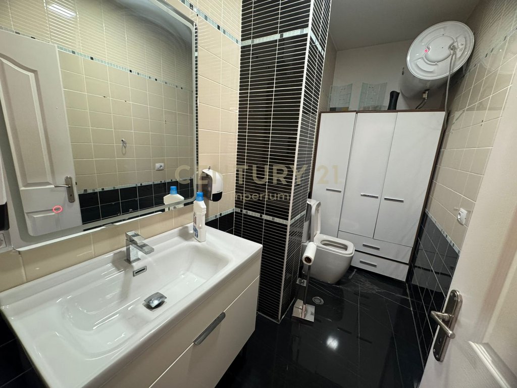 Office for rent opposite the Delijorgji Complex!