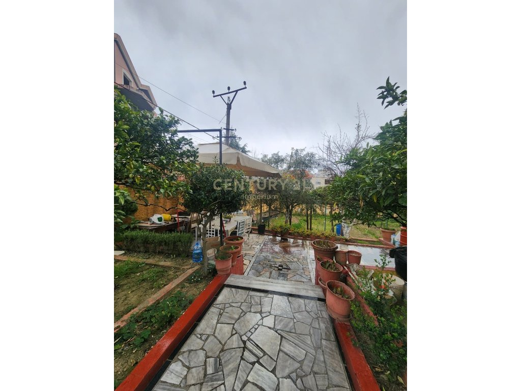Three-story villa in the Student City area in Tirana - €640,000