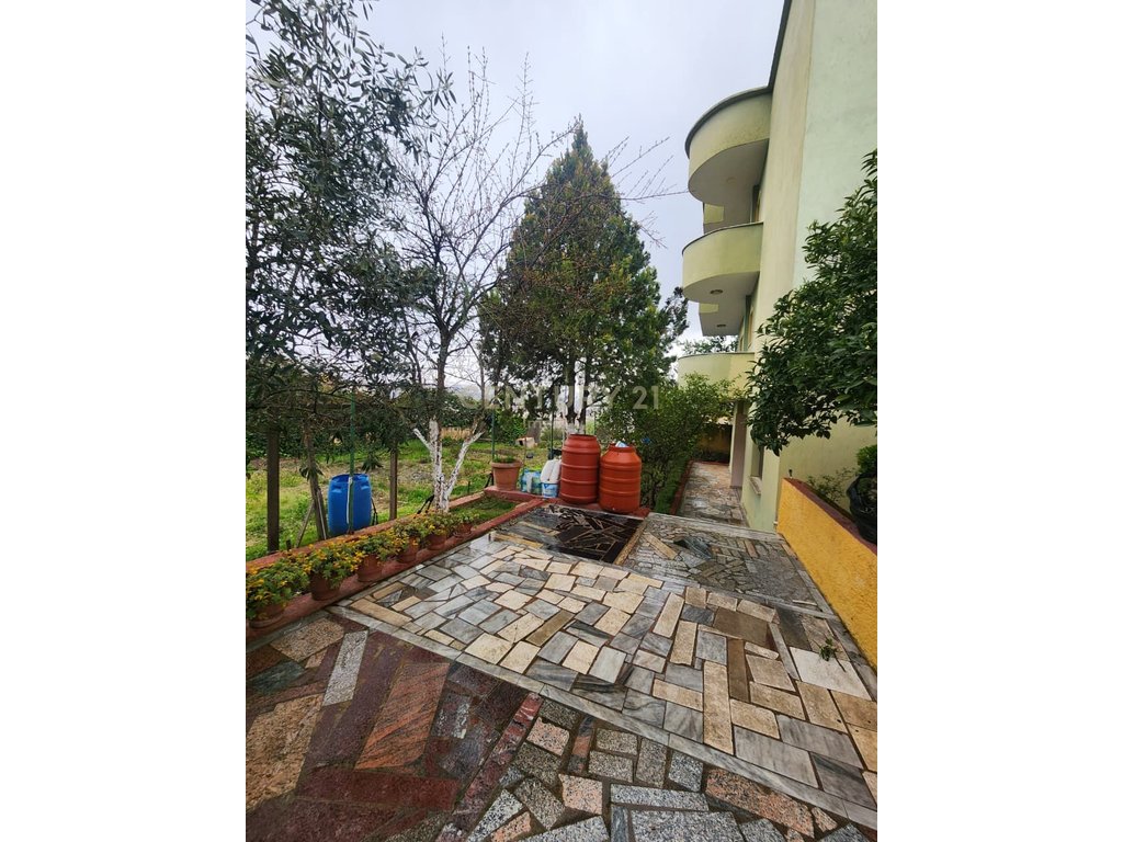 Three-story villa in the Student City area in Tirana - €640,000