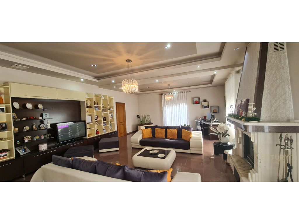 3-STOREY VILLA IN BERAT!