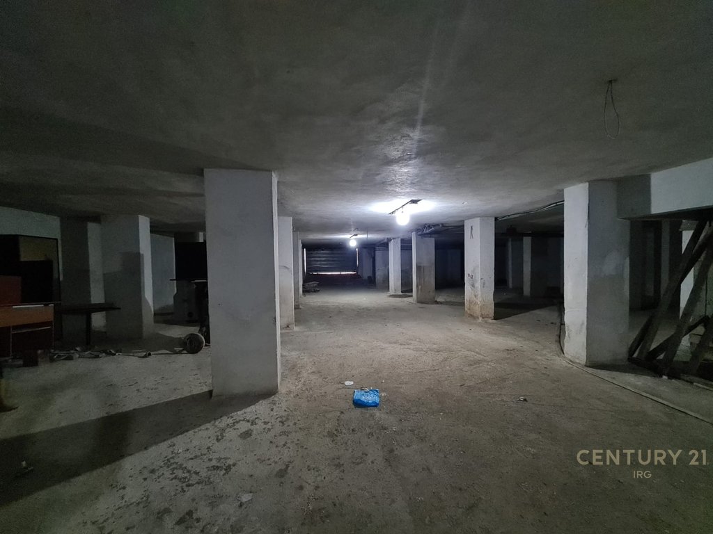 33 PARKING PLACES AT IRFAN TOMINI STREET!