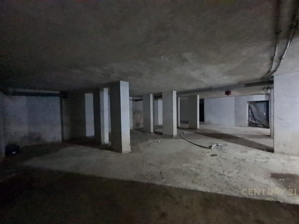 33 PARKING PLACES AT IRFAN TOMINI STREET!