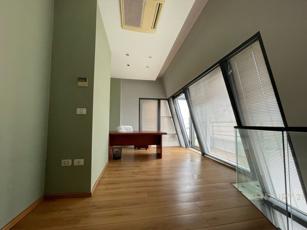 Fantastic 3+1+3+Veranda Apartment on Dibra Street!