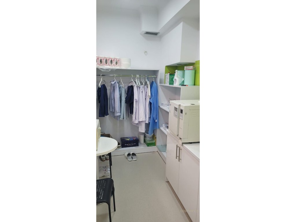 COMMERCIAL ENVIRONMENT ON MANSTIR CONGRESS STREET NEAR "QSUNT" HOSPITAL.