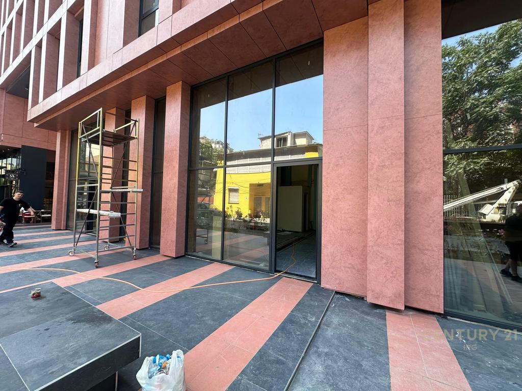 Shop at the Roma Gallery