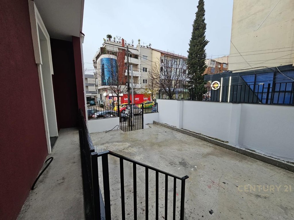 Multifunctional Object 250m2 on Bardhyl Street!