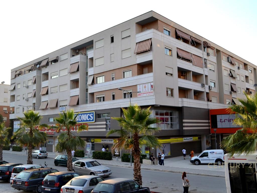 COMMERCIAL UNIT FOR SALE, PARIS MUNICIPALITY!
