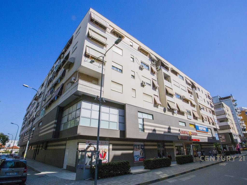COMMERCIAL UNIT FOR SALE, PARIS MUNICIPALITY!