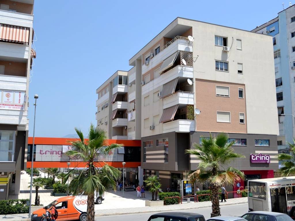 COMMERCIAL UNIT FOR SALE, PARIS MUNICIPALITY!