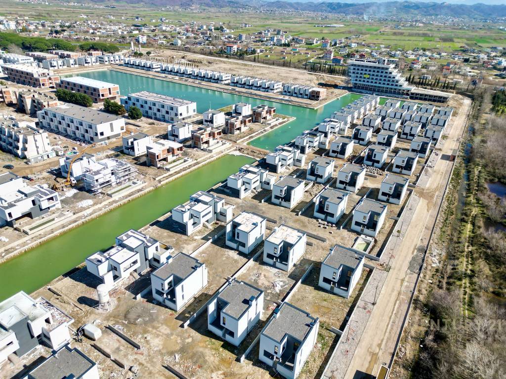 VILE TE TURQUOISE MARINA, GJIRI I LALEZIT!