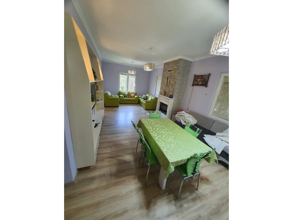 VILLA FOR SALE WITH YARD IN PEZE TE VOGEL!