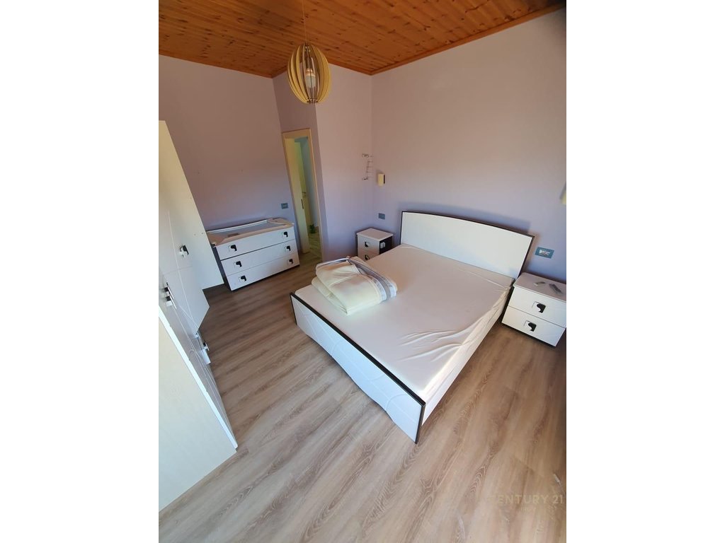 VILLA FOR SALE WITH YARD IN PEZE TE VOGEL!