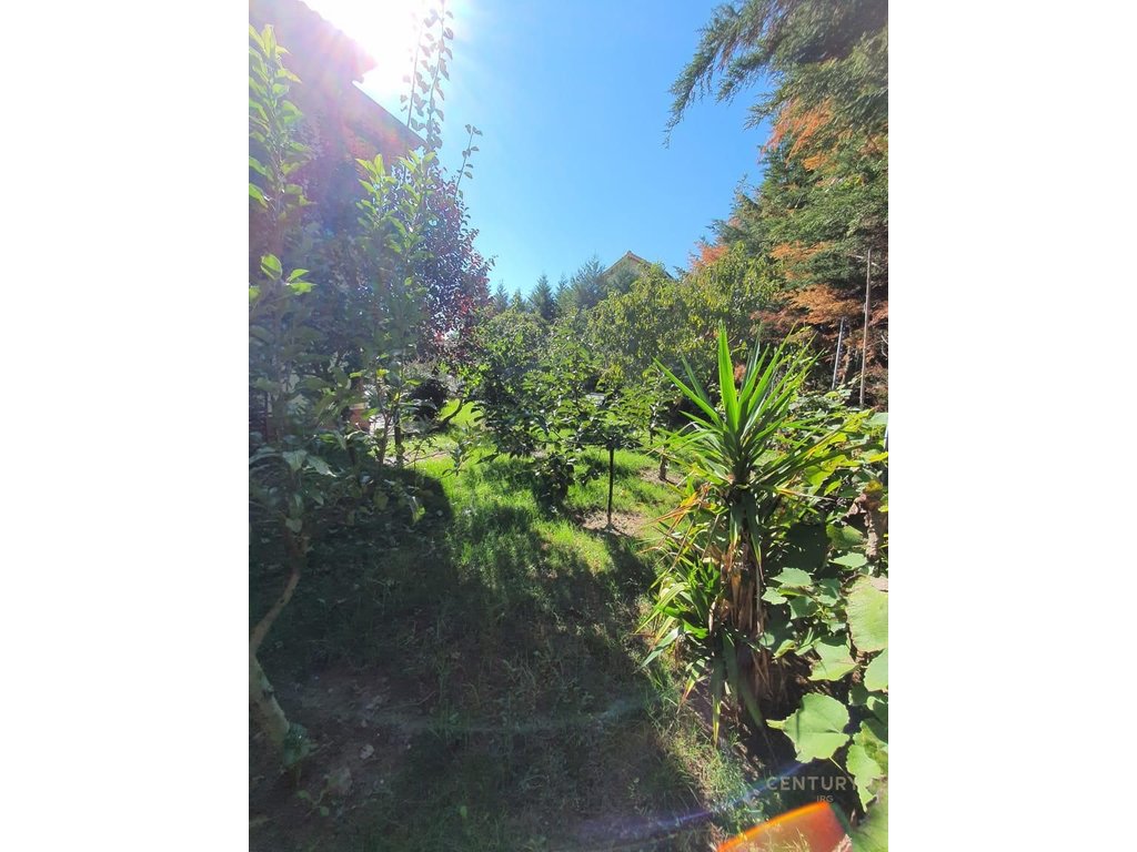 VILLA FOR SALE WITH YARD IN PEZE TE VOGEL!