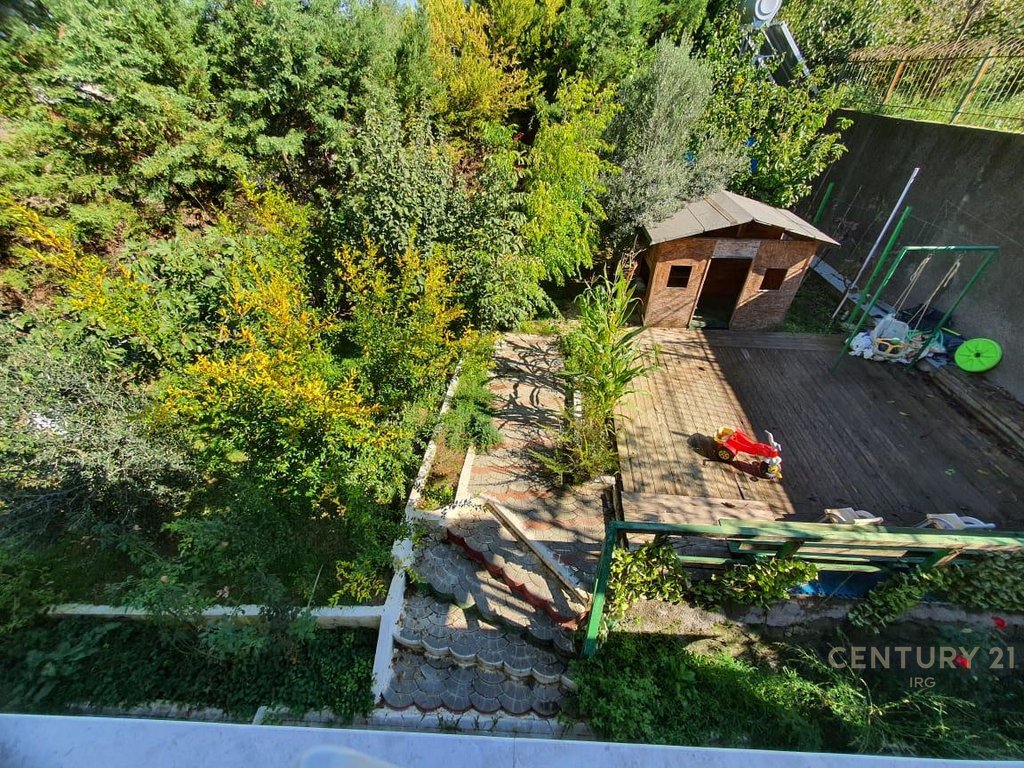 VILLA FOR SALE WITH YARD IN PEZE TE VOGEL!