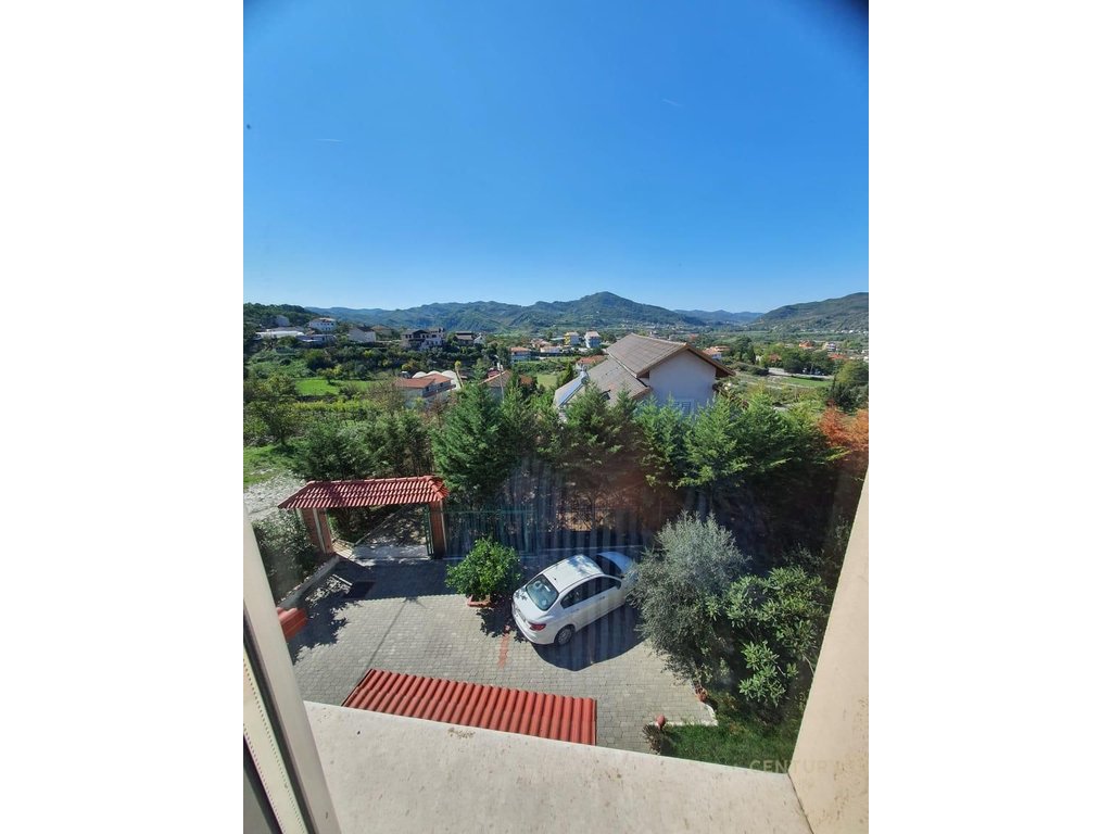 VILLA FOR SALE WITH YARD IN PEZE TE VOGEL!