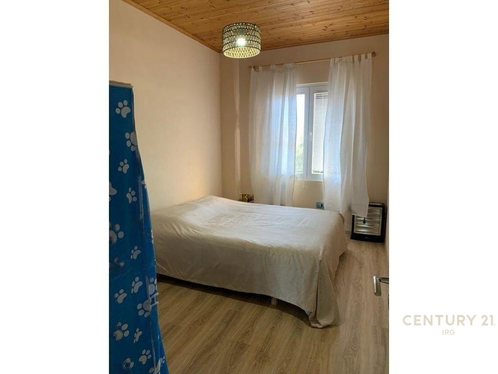 VILLA FOR SALE WITH YARD IN PEZE TE VOGEL!