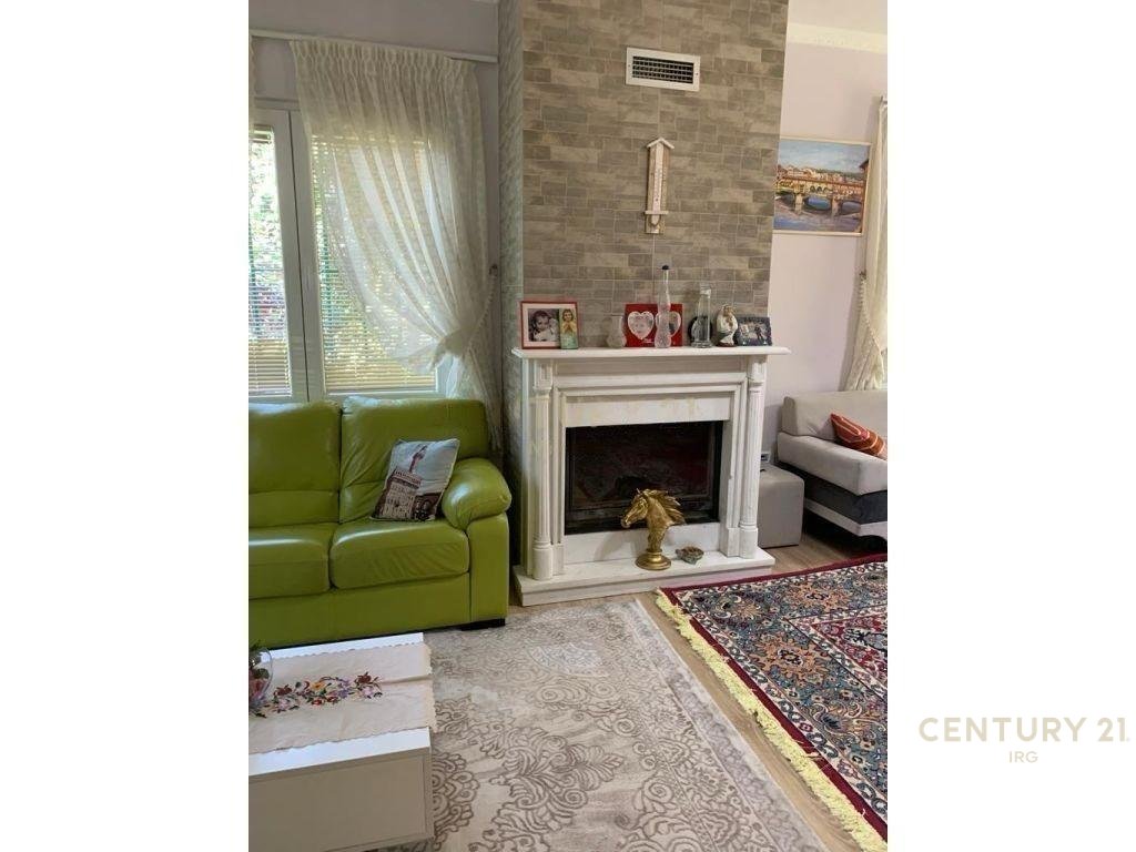 VILLA FOR SALE WITH YARD IN PEZE TE VOGEL!