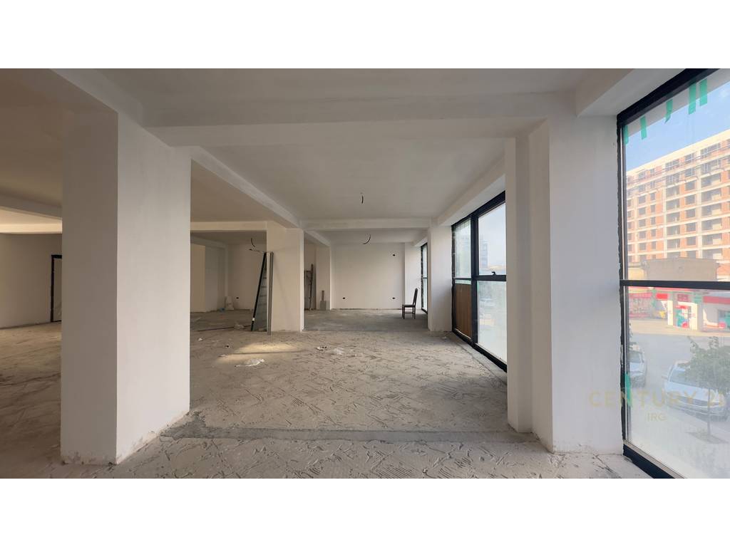 Ambient Komercial Në Shitje në Ish Parku, Tiranë - 850000€ | 395 m²
