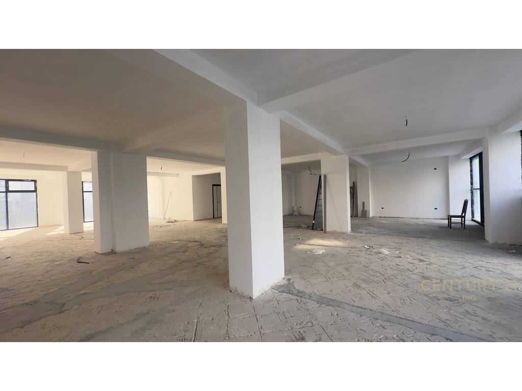 Ambient Komercial Në Shitje në Ish Parku, Tiranë - 850000€ | 395 m²