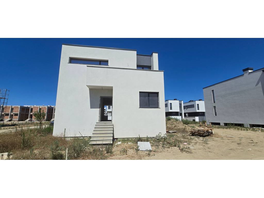 3-STOREY VILLA WITH TURQUOISE POOL MARINA, LALEZ BAY!
