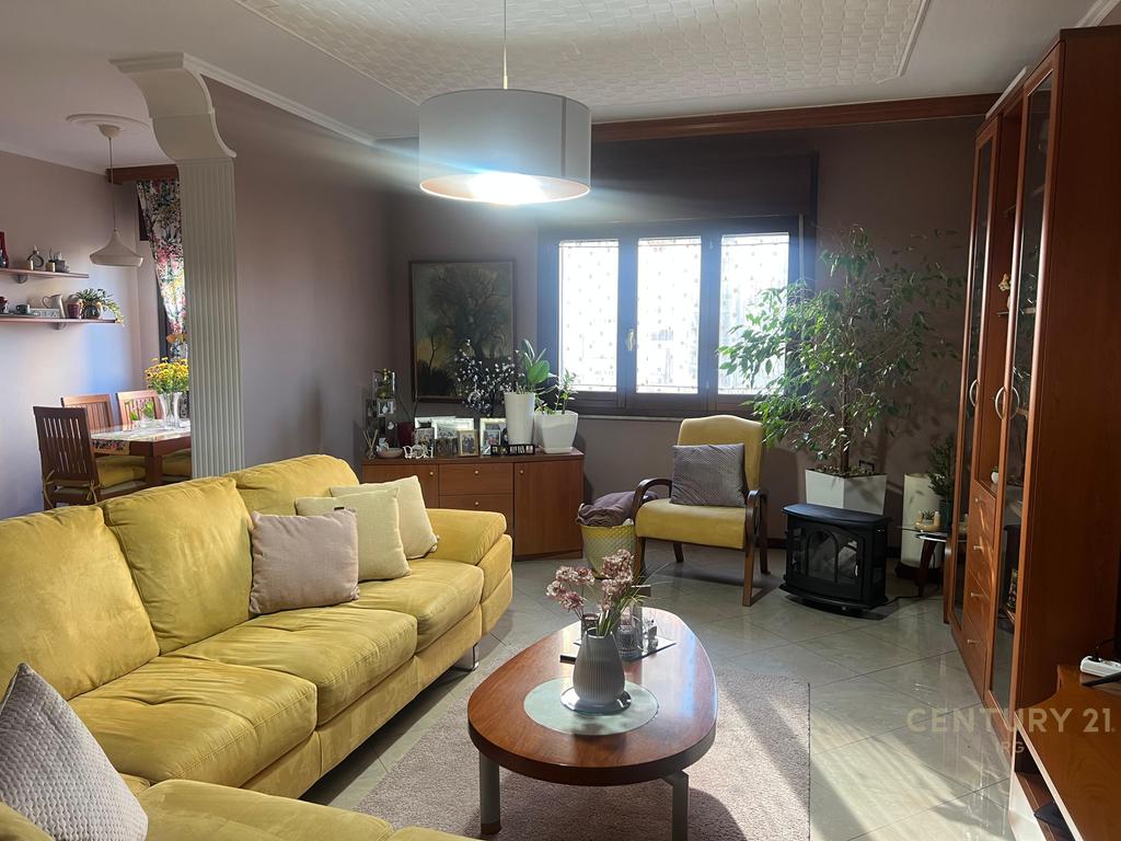 2+1+2 apartment for rent at the Municipality of Paris.