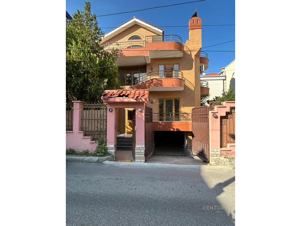 HOUSE FOR SALE IN THE PARIS MUNICIPALITY