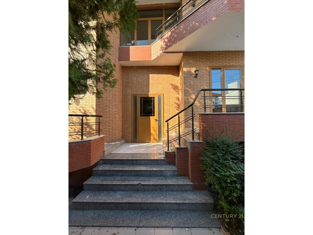 HOUSE FOR SALE IN THE PARIS MUNICIPALITY