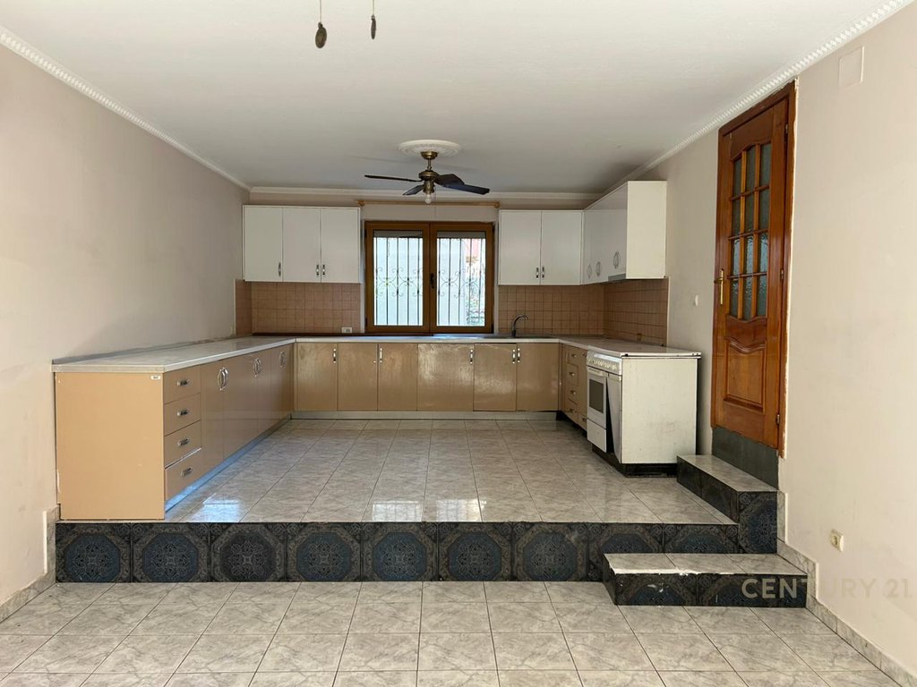 HOUSE FOR SALE IN THE PARIS MUNICIPALITY