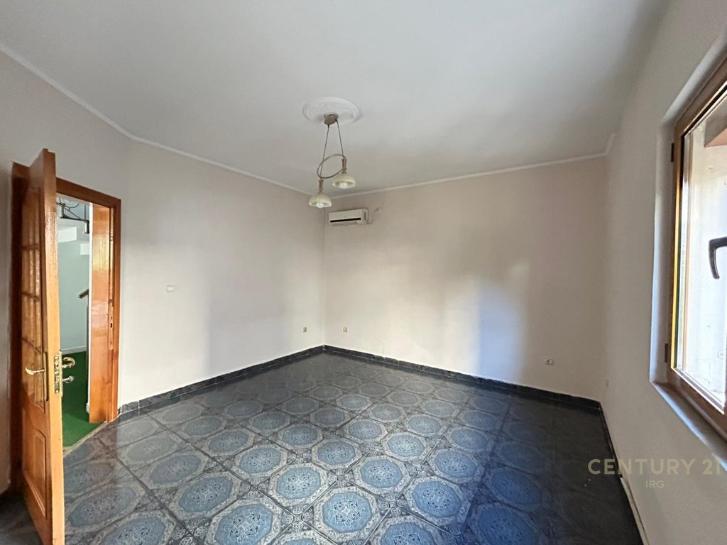 HOUSE FOR SALE IN THE PARIS MUNICIPALITY