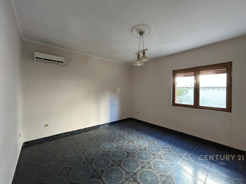 HOUSE FOR SALE IN THE PARIS MUNICIPALITY