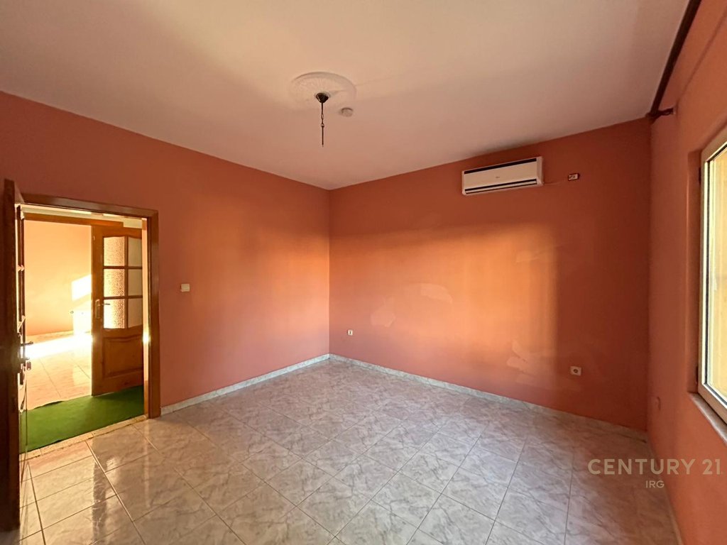 HOUSE FOR SALE IN THE PARIS MUNICIPALITY
