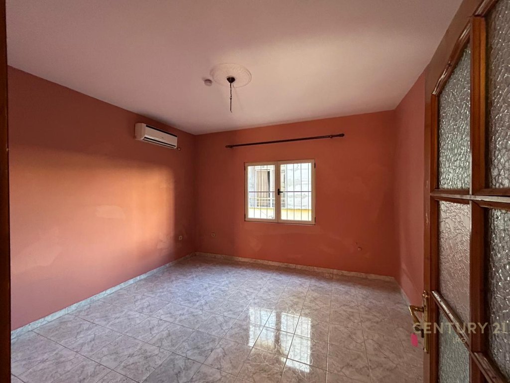 HOUSE FOR SALE IN THE PARIS MUNICIPALITY