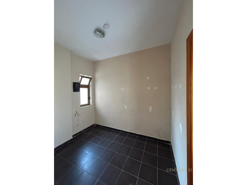 HOUSE FOR SALE IN THE PARIS MUNICIPALITY