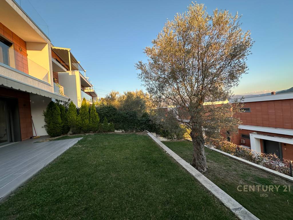 Villa in Olive Grove Residence!