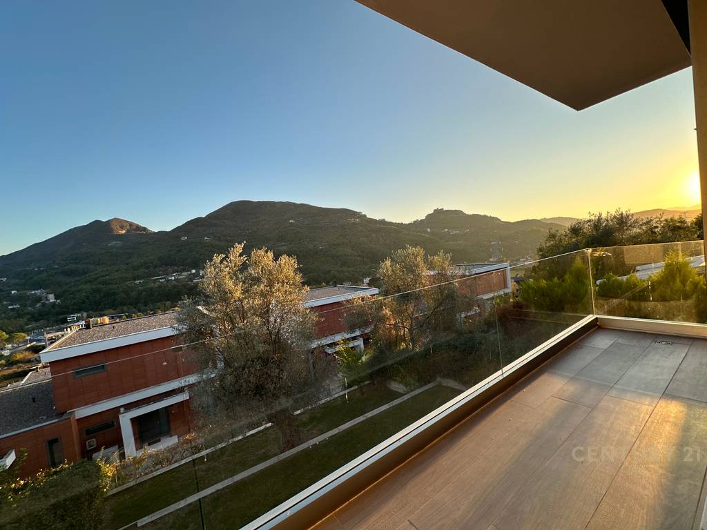 Villa in Olive Grove Residence!