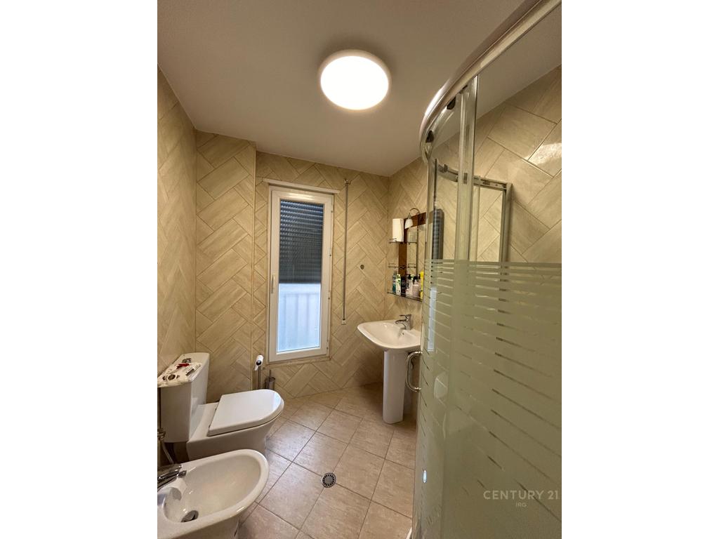 FOR RENT APARTMENT 3+2 WITH PARKING SPACE AT 21 DHJETORI.
