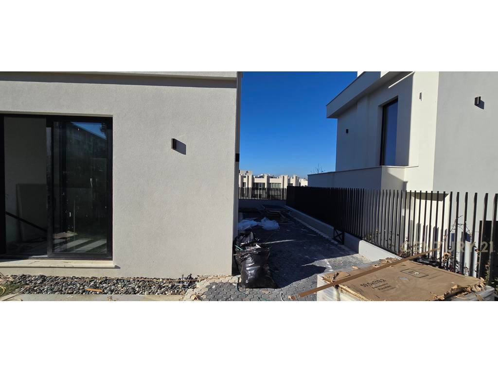 VILLA AT LEMON'S RESIDENCE - DRY LAKE!