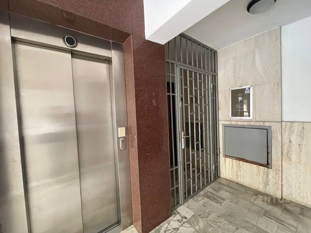 Clinic/Office 300m2 at the overpass of the Commune of Paris