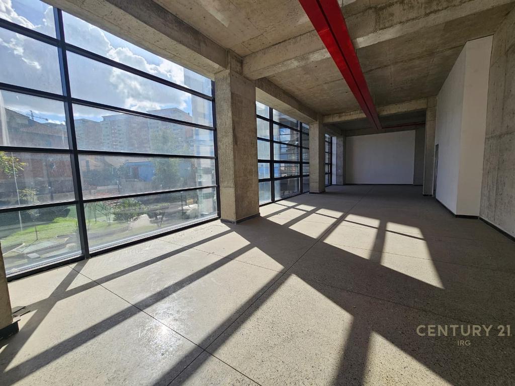 10-Story Building for Rent on Kavaja Street – 4,500 m² Construction