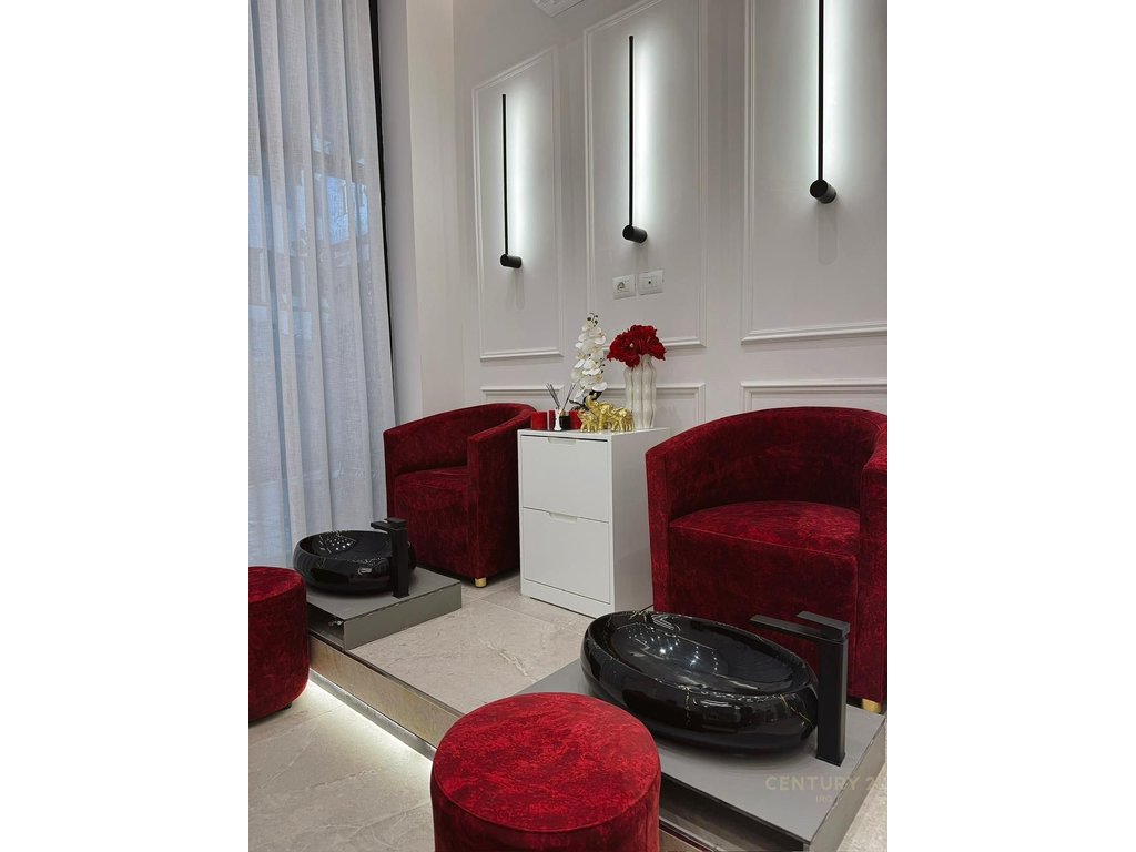 RENTAL SPACE FOR NAILS IN ASTIR!